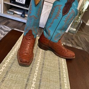 Justin Woman’s Ostrich skin boots. Good condition. Size 7 B